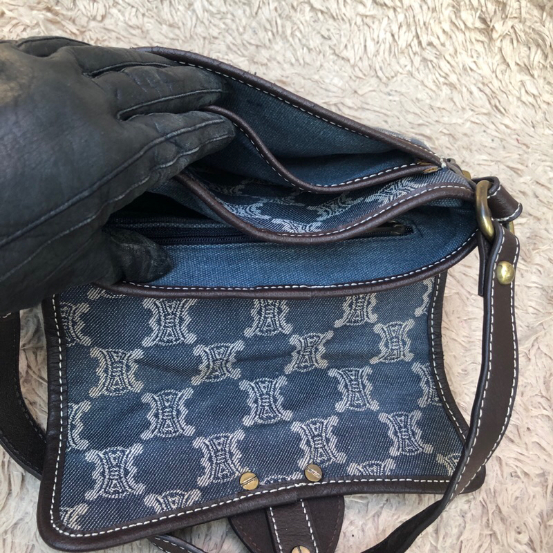 Túi chuẩn si. Túi qua sử dụng. Khách vui lòng xem hình nếu muốn biết thêm thông tin sản phẩm mời khách vô chat . Thanks.