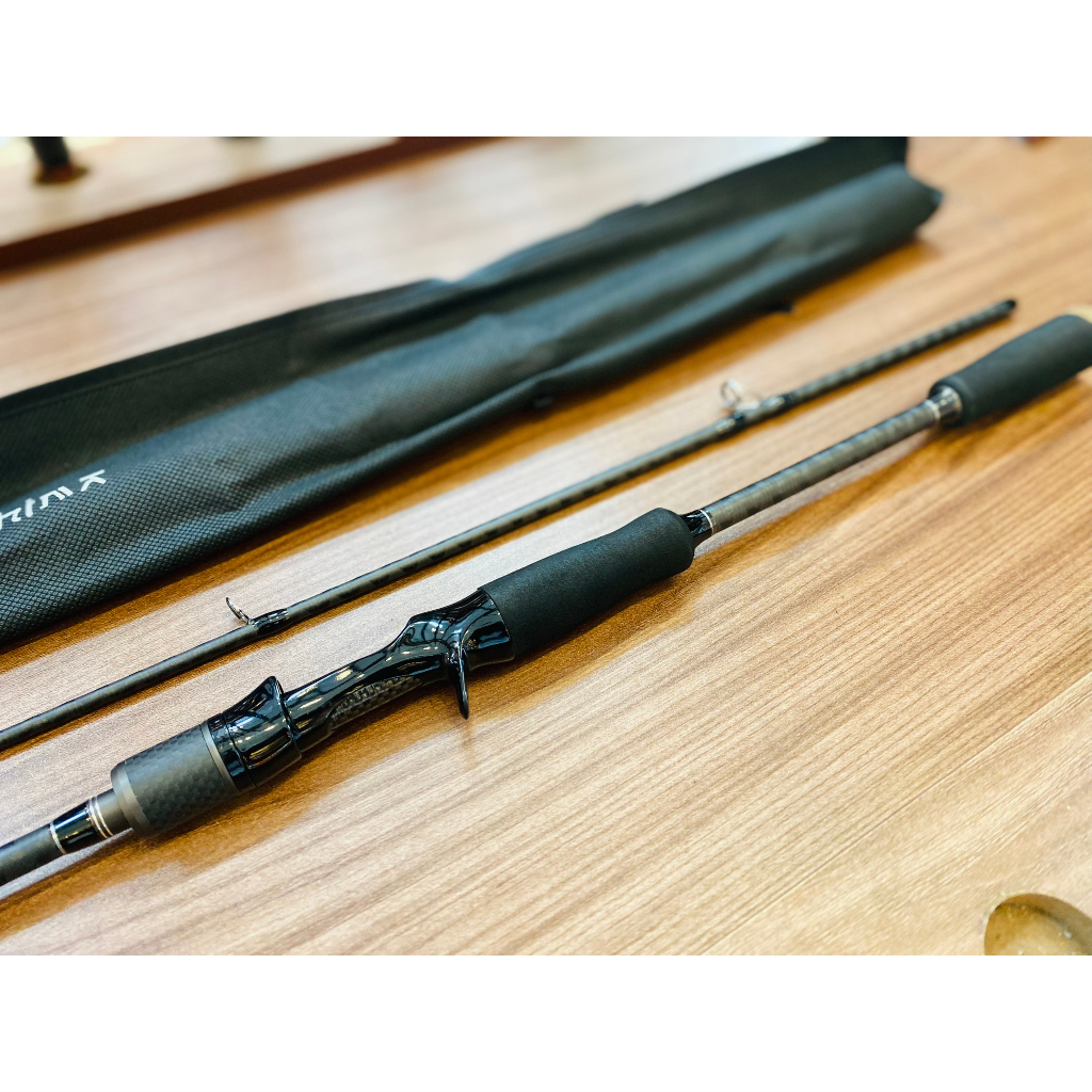 Cần câu Lure mồi máy đứng và máy ngang Hirushima Exroller Hita Lure