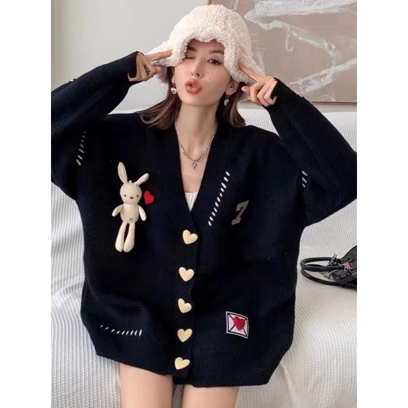 Áo Khoác Len Cardigan kèm thỏ trắng khuy trái tim trắng to cổ V thêu sọc trắng chéo len oversize chùm mông from rộng