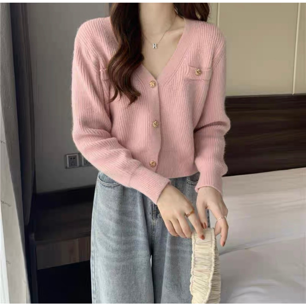 Áo len cadigan cổ V dáng ngắn khuy đồng 2 túi mẫu mới 2023 DORITA BOUTIQUE