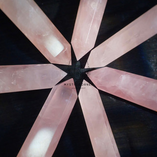 Trụ đá thạch anh Hồng (Rose Quartz ), trụ đá thanh tẩy trong Tarot, Reiki, thiền định, phong thủy
