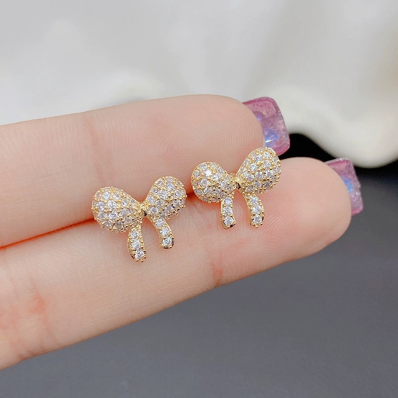 bông tai hình trái tim đính 2 vòng đá siêu sang chảnh
