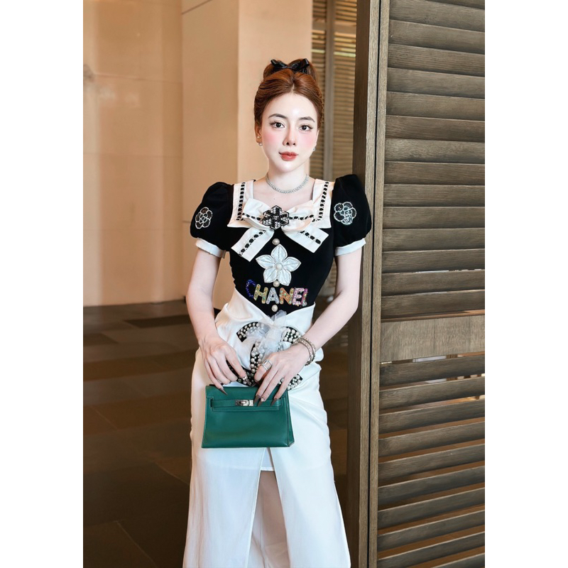 Váy phối viền nơ xẻ vạt lệch Chà neo