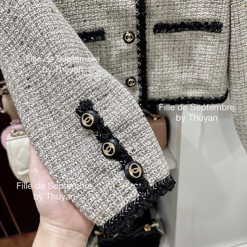 Áo khoác dạ tweed xám tiêu viền nhũ khuy đính nổi QCCC