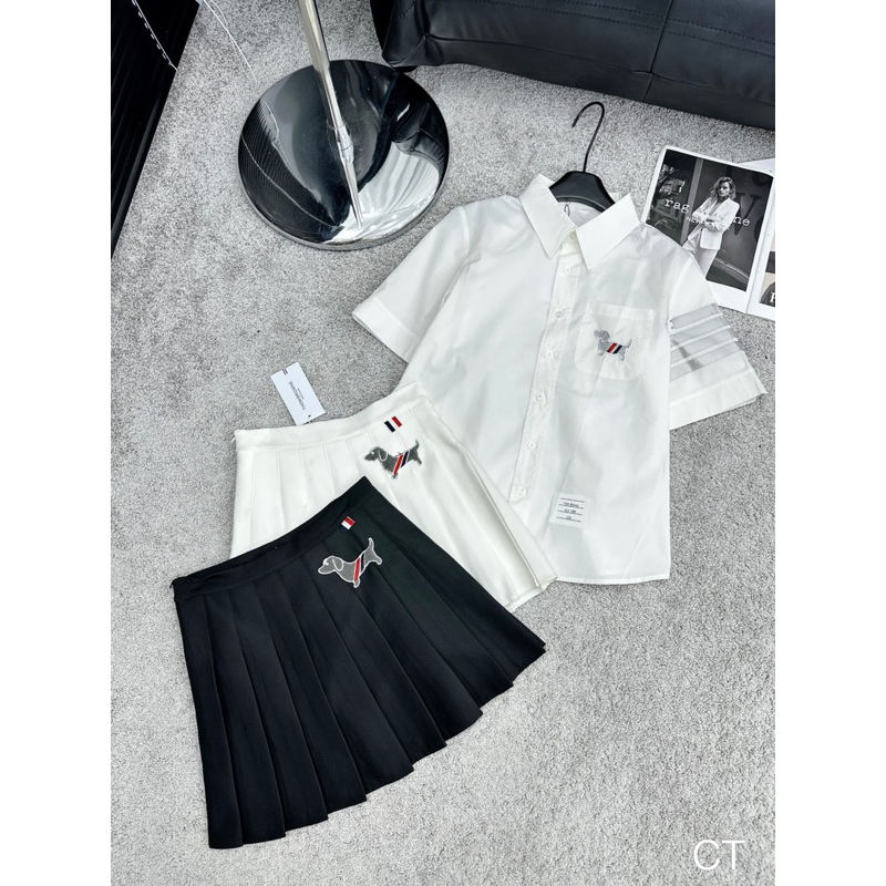 Áo sơ mi và chân váy thom