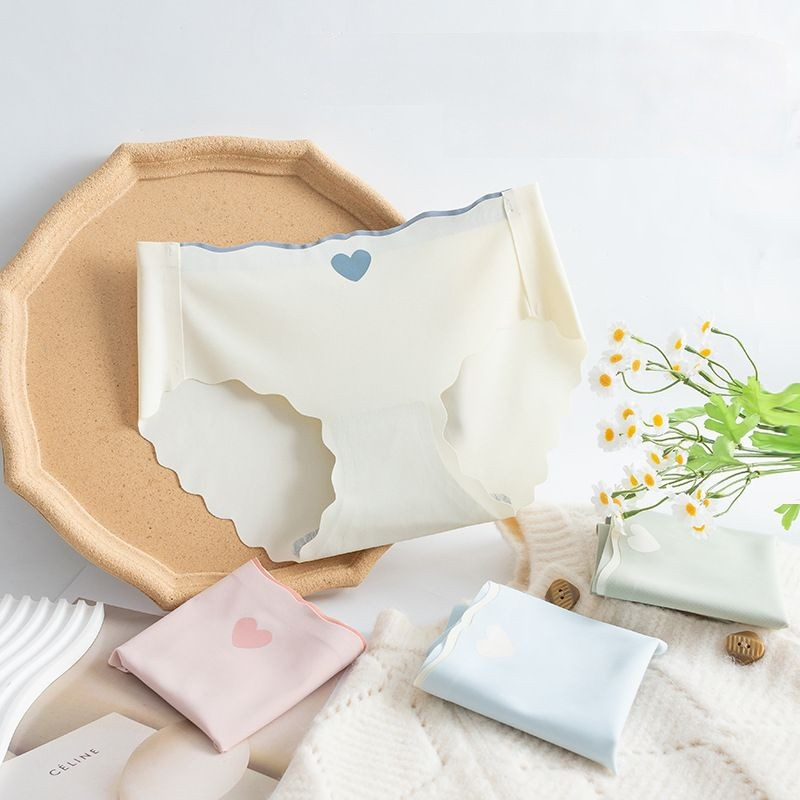 Quần lót nữ đúc su cao cấp lượn sóng không đường may kèm hoạ tiết trái tim dễ thương EVA 8088