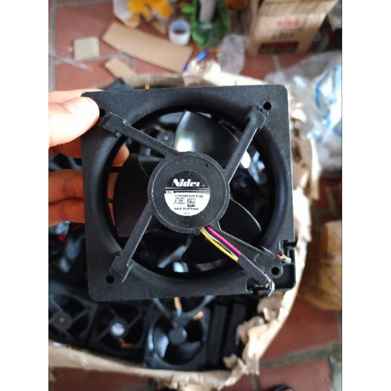 Quạt nidec 11,5x11,5cm 4 dây hàng mới thanh lý cắt zắc