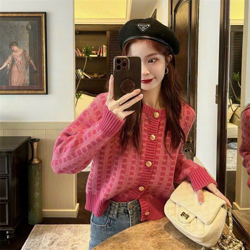 Áo len cardigan cúc khuy kẻ  màu hồng hàng Qc