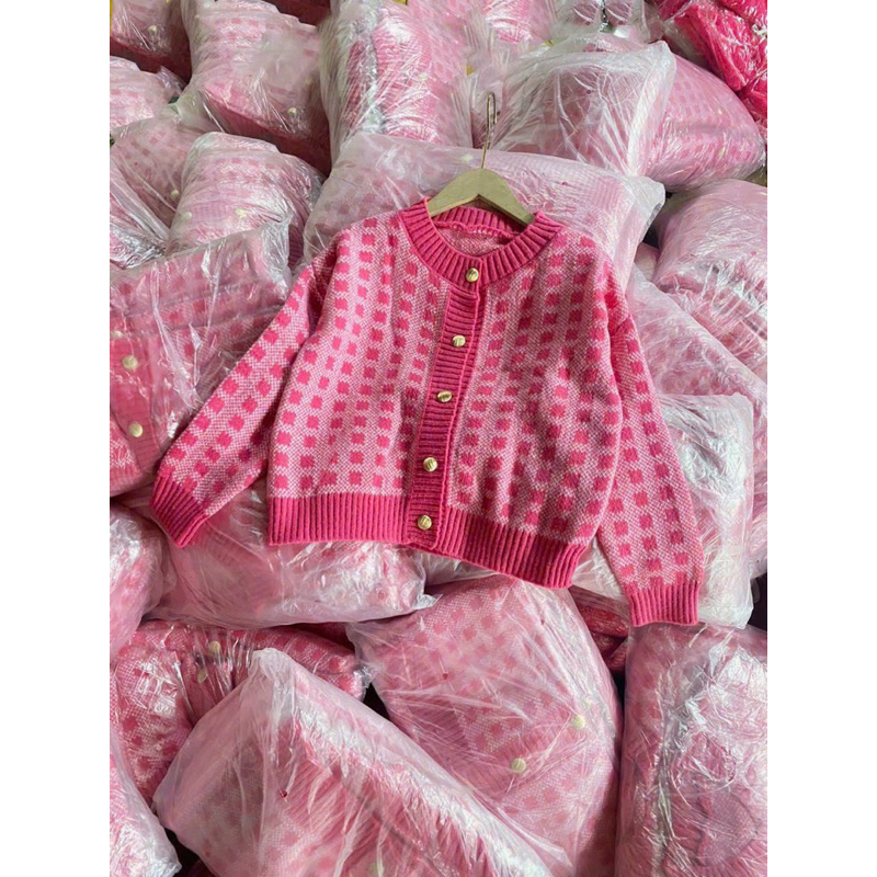 Áo len cardigan cúc khuy kẻ  màu hồng hàng Qc