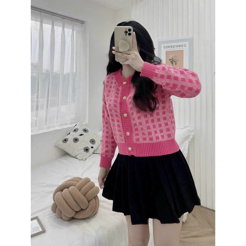Áo len cardigan cúc khuy kẻ  màu hồng hàng Qc