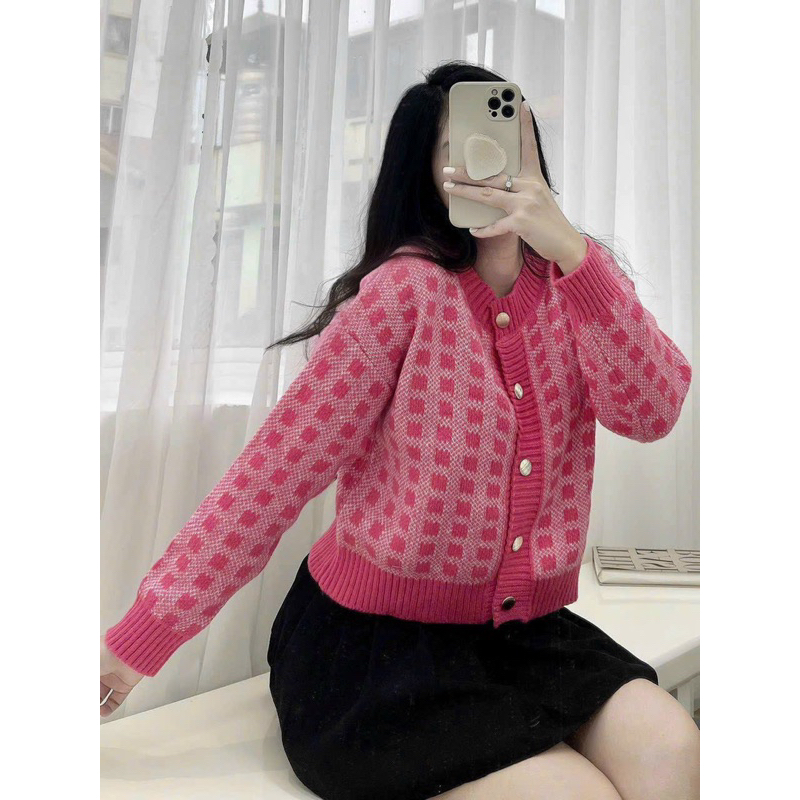 Áo len cardigan cúc khuy kẻ  màu hồng hàng Qc