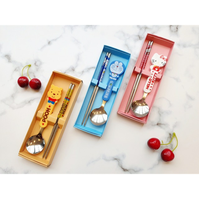Bộ Thìa muỗn đũa Hình Gấu Doremon Kitty dễ thương cho bé tập ăn dặm