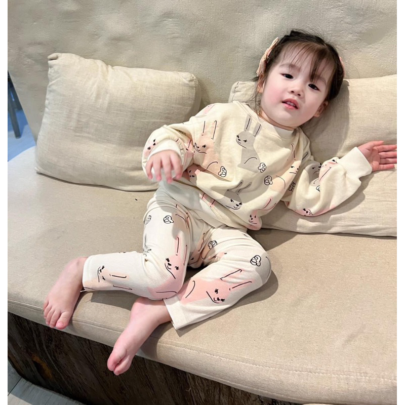 Sét bộ áo nỉ chân cua hình thỏ quần tăm cho bé gái