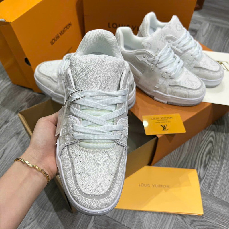 GIÀY L’V TRẮNG XÁM LAI AU SC   GIÀY LV TRẮNG XÁM MẪU MỚI NAM NỮ CAO CẤP