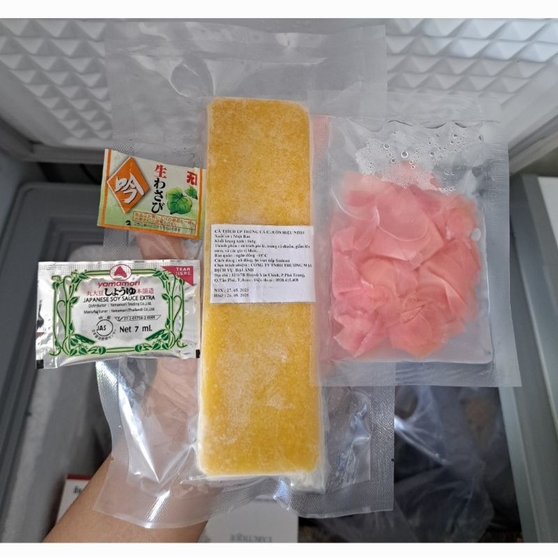 CÁ TRÍCH ÉP TRỨNG NHẬT 1 thanh + 1 gừng + 1 mù tạc + 1 nước tương [ Hàng ngon ]