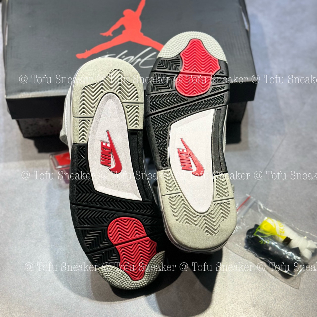 Giày thể thao JD4 Retro White Cement trắng đen, JD4 trắng lưỡi đen.