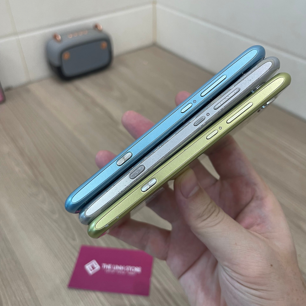 Điện thoại Sharp AQUOS SERIE Mini SHV38