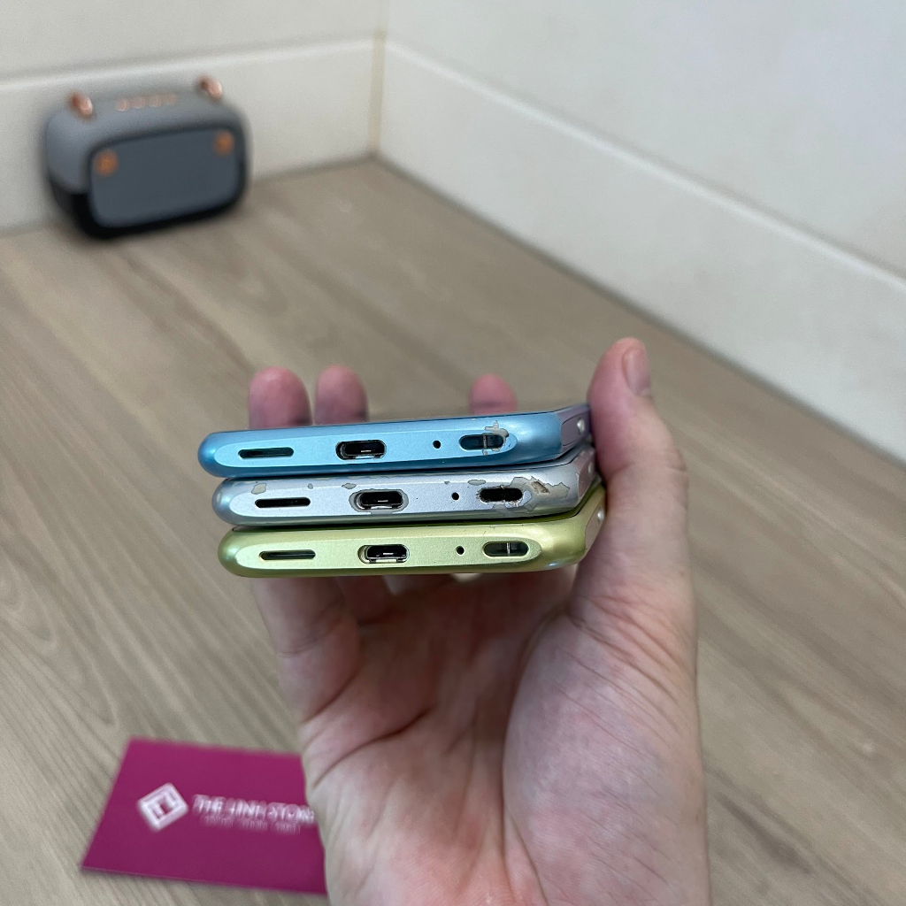 Điện thoại Sharp AQUOS SERIE Mini SHV38