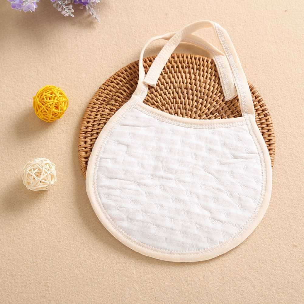 Yếm cho bé được làm từ bông tự nhiên, tròn có dây buộc dày dặn thấm hút tốt, mặt dưới chống thấm