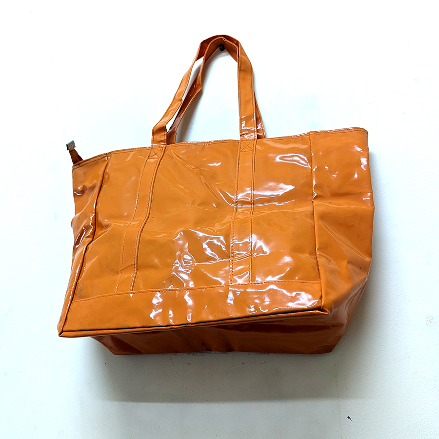 Túi xách simili bóng dây kéo 43x28x15cm màu trắng sữa hay cam .