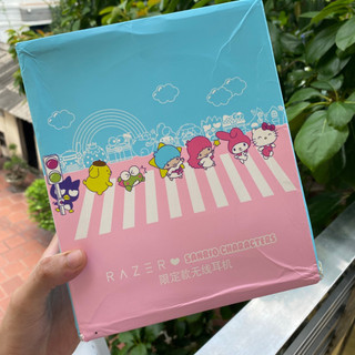 Tai nghe bluetooth Razer Sanrio White Hello