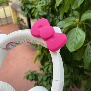 Tai nghe bluetooth Razer Sanrio White Hello