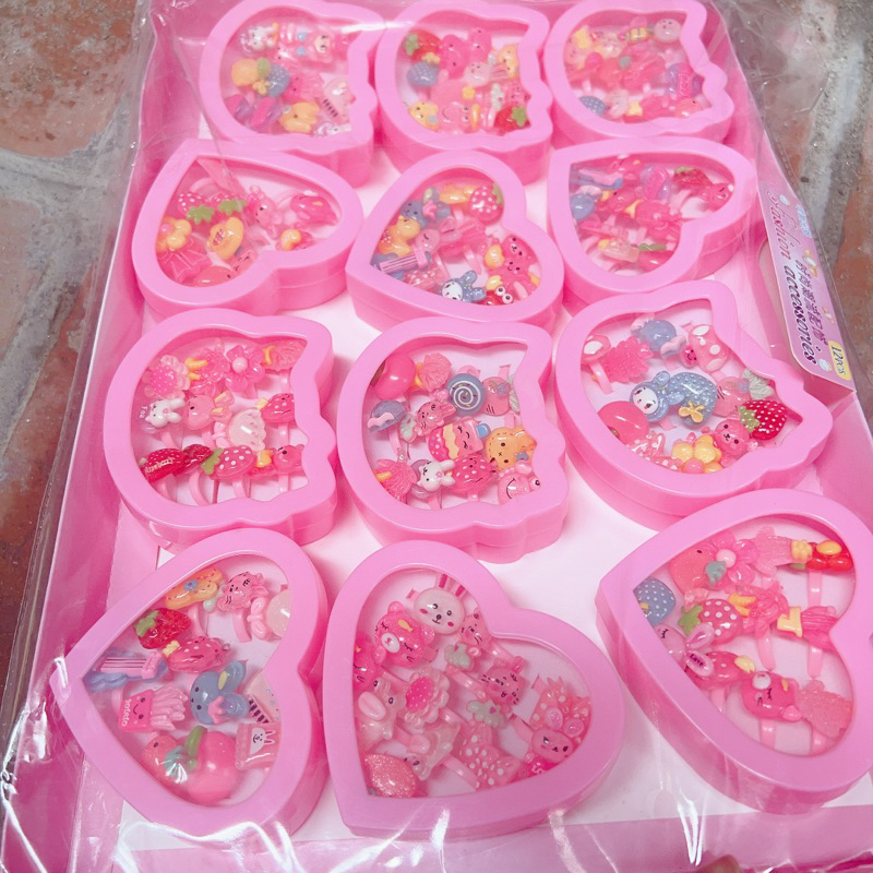 Sỉ hộp 12 chiếc nhẫn nhựa hình đáng yêu cho bé