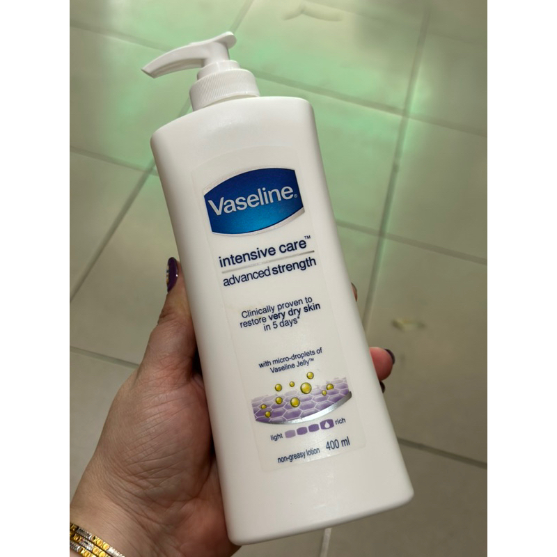 Dưỡng thể VASELINE HEALTHY EVEN TONE 400ml