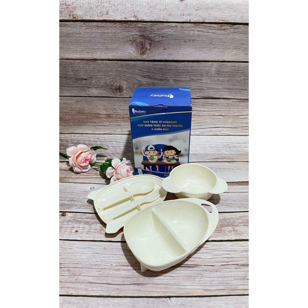 Bộ ăn dặm phi thuyền