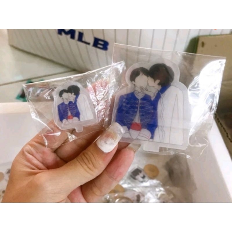 Standee của nhóm nhạc Bts , taekook