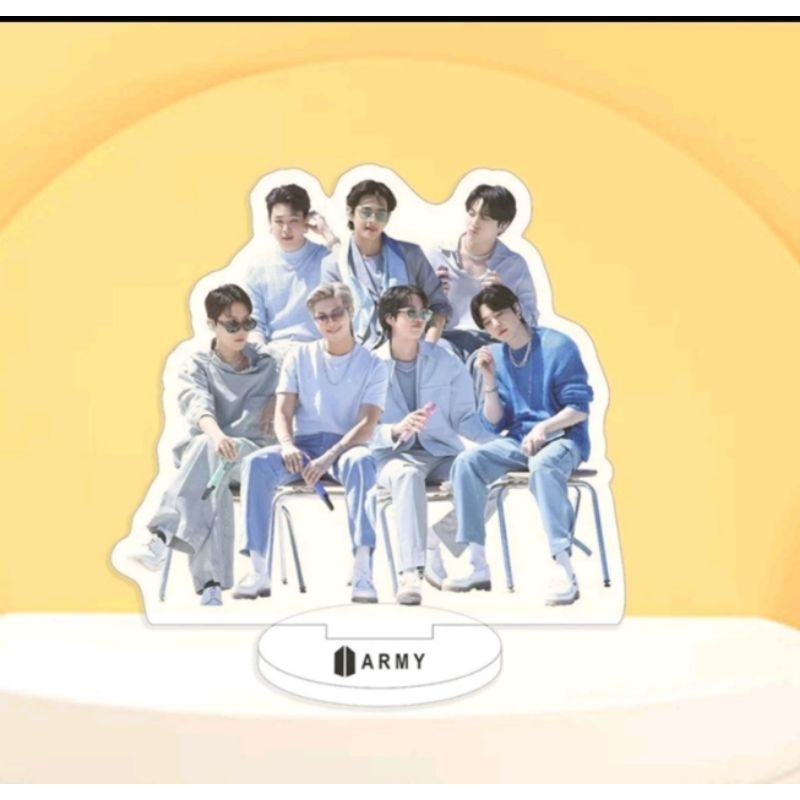 Standee của nhóm nhạc Bts , taekook