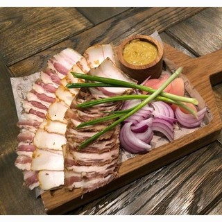 THỊT BA CHỈ HUN KHÓI 400G nội địa Nga - ba rọi xông khói ăn liền