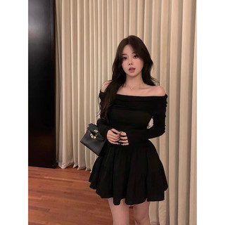 Đầm trễ vai tay dài dáng xòe