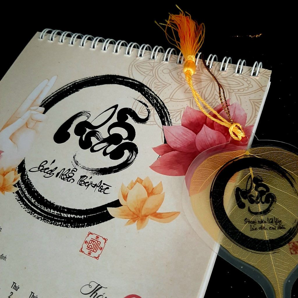 Lịch để bàn thư pháp TÂM AN - Giáp Thìn 2024 | 70 câu nói Phật Pháp | Tặng túi đựng trang nhã