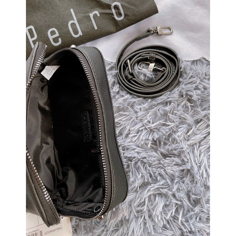 Túi 𝗣𝗘𝗗𝗥𝗢 𝗻𝗮𝗺 𝗘𝗺𝗯𝗼𝘀𝘀𝗲𝗱 𝗟𝗲𝗮𝘁𝗵𝗲𝗿 đeo chéo