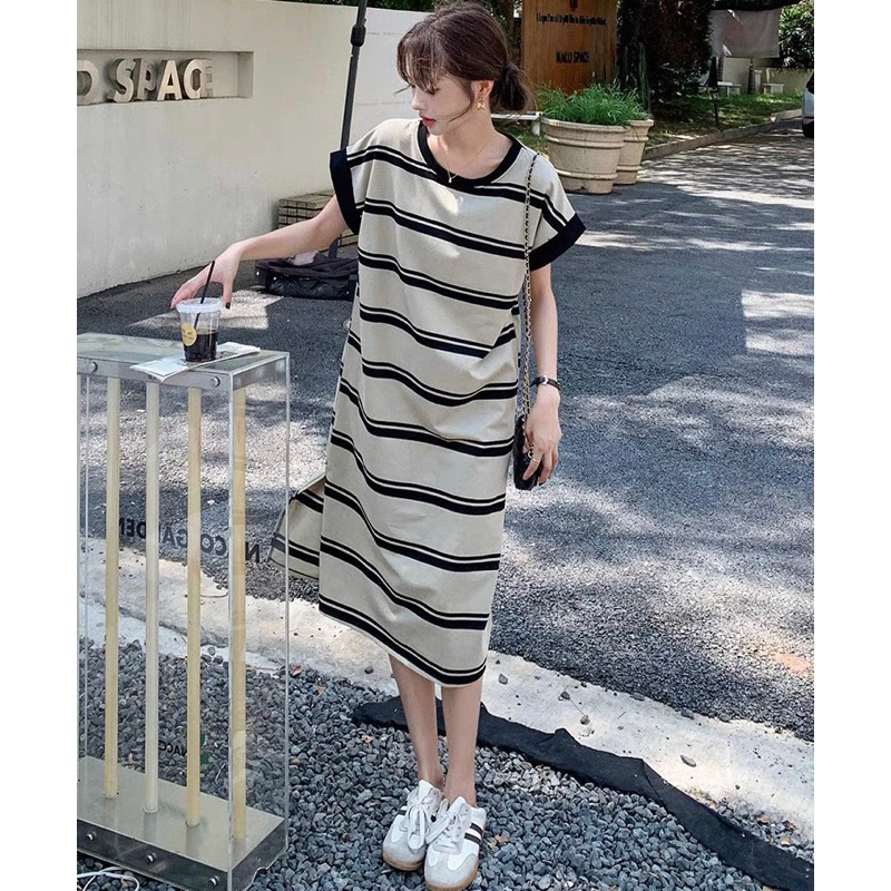 VÁY LEN SUÔNG KẺ NGANG TAY HẾN CỔ TRÒN XẺ BÊN.