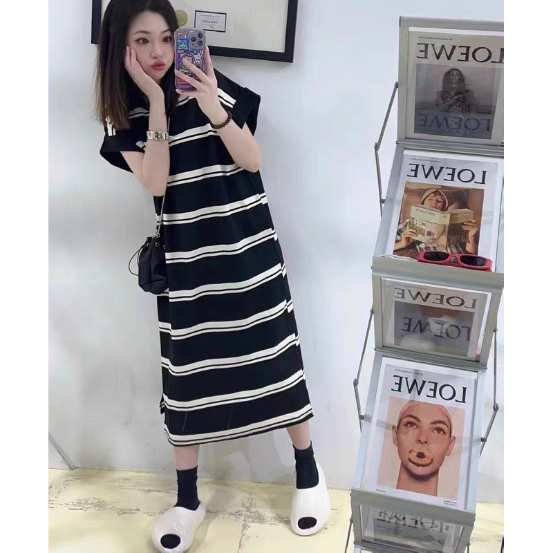 VÁY LEN SUÔNG KẺ NGANG TAY HẾN CỔ TRÒN XẺ BÊN.