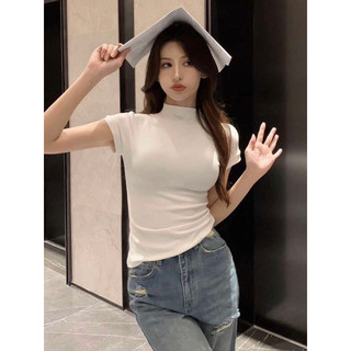 Áo thun basic,cổ lọ thấp,fom ôm body.