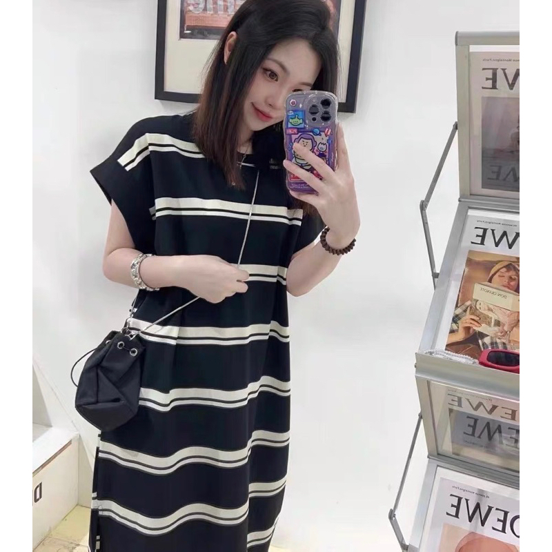 VÁY LEN SUÔNG KẺ NGANG TAY HẾN CỔ TRÒN XẺ BÊN.