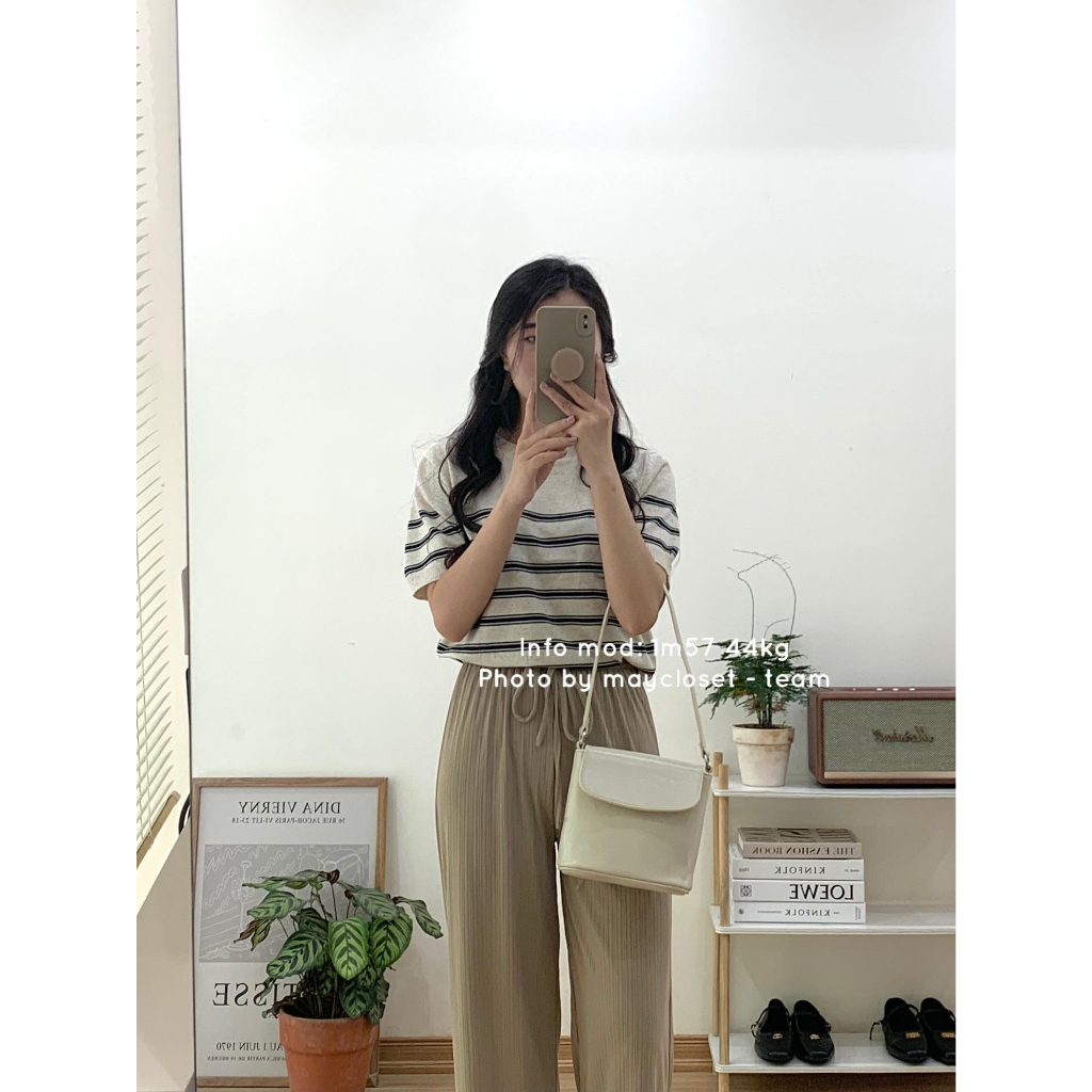 Áo len ngắn tay kẻ ngang từ ngực tag xem.studio