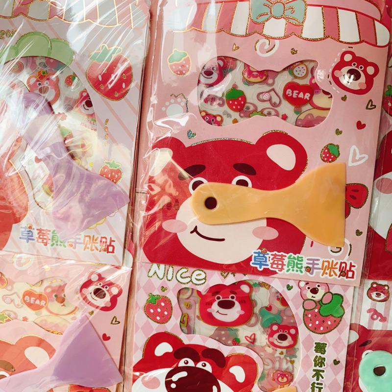 Sỉ vỉ 20 tập dán sticker hình gấu dâu kèm gạt . tập 3 tờ