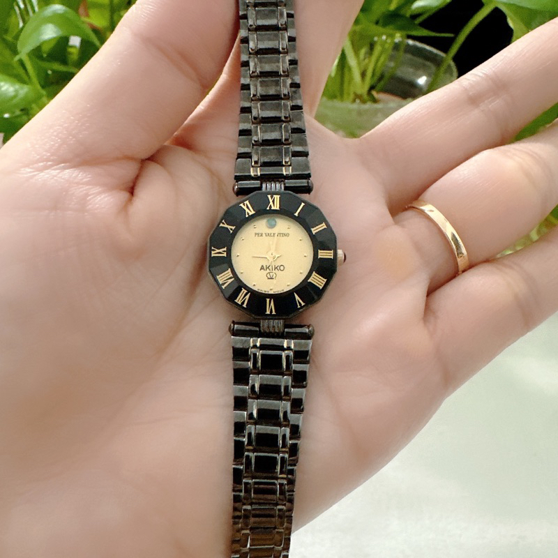 Đồng hồ nữ si nhật hiệu Per Valentino