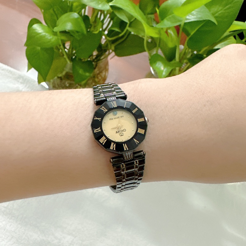 Đồng hồ nữ si nhật hiệu Per Valentino