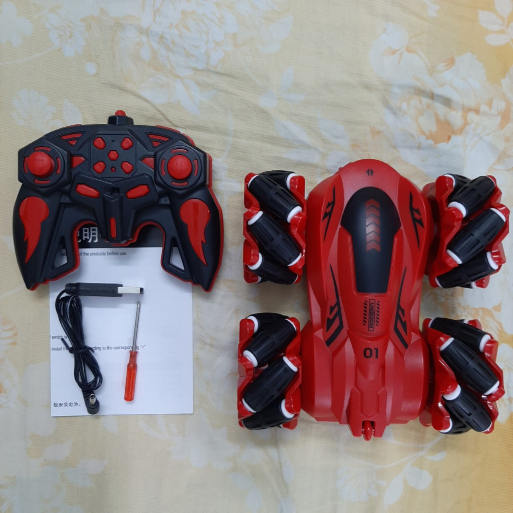 Xe điều khiển xanh đỏ từ xa 6 hướng drift địa hình tốc độ cao rc xoay 360 độ nhào lộn sóng 2.4G đồ chơi