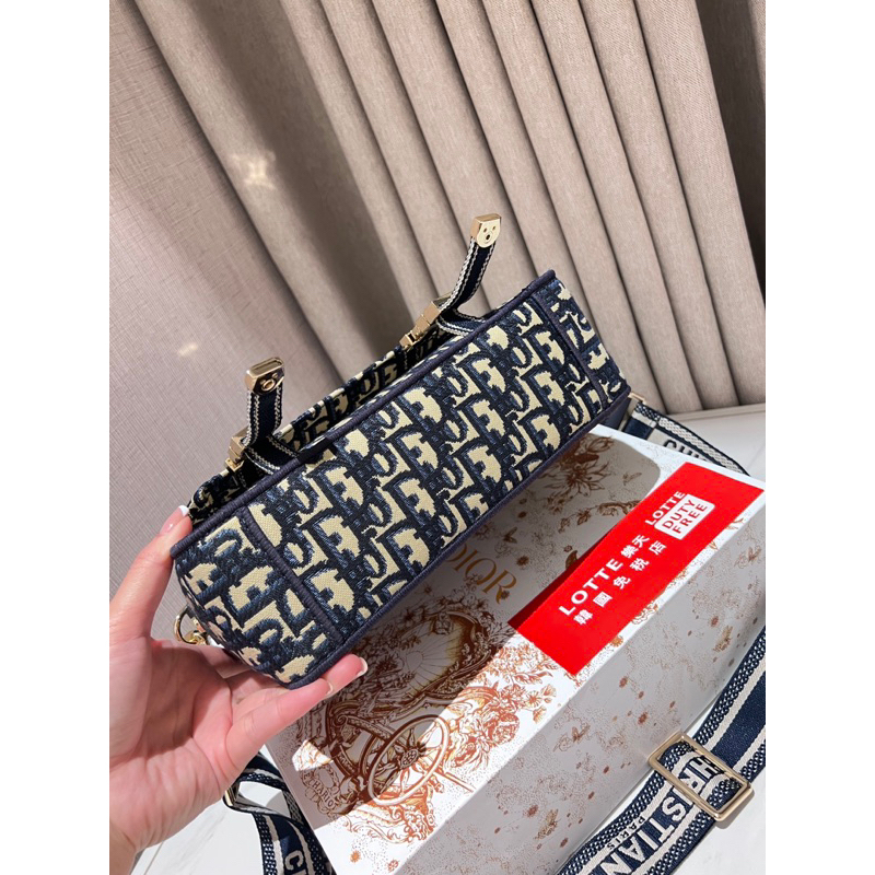 Túi Đior Messenger bag Jissoo full2box seal size 24cm thổ cẩm hai màu W566-24