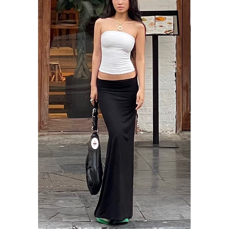 Set Áo + Chân váy đen cạp trễ