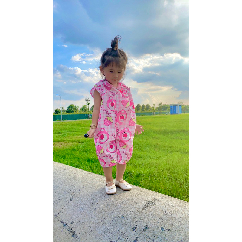 Jum áo liền quần cho gấu dâu cho bé