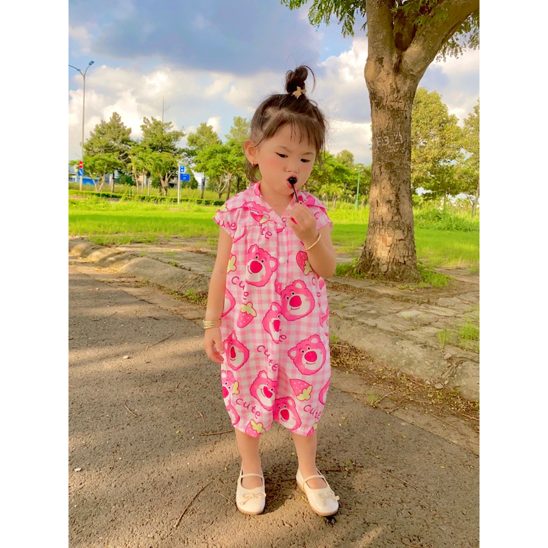 Jum áo liền quần cho gấu dâu cho bé