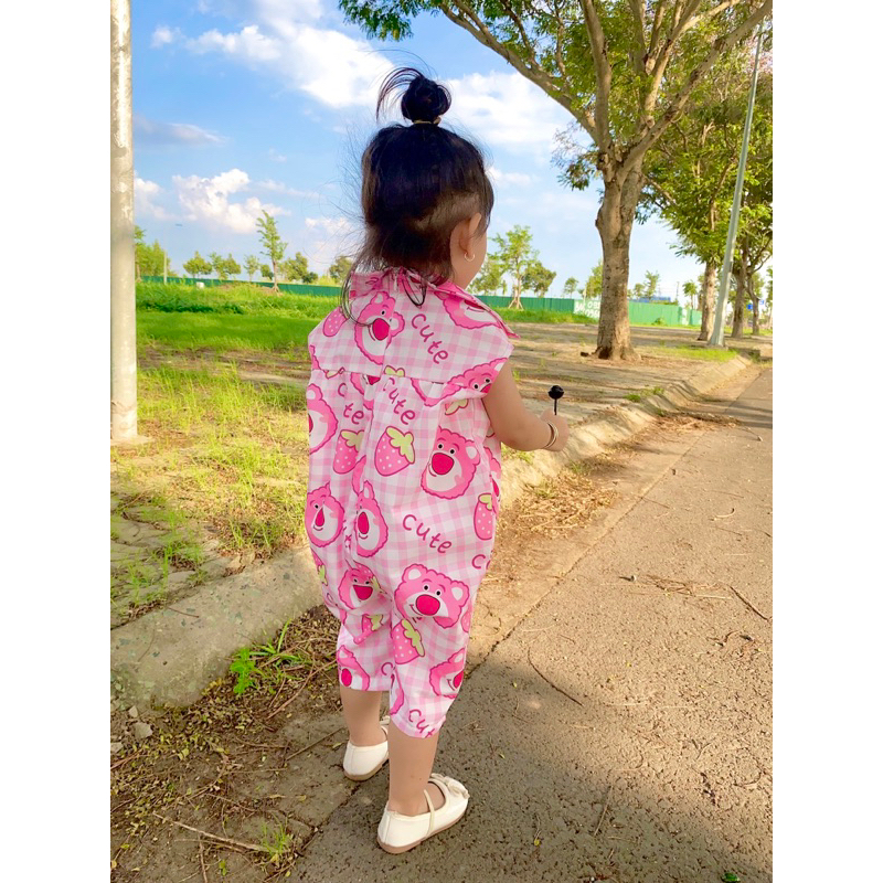 Jum áo liền quần cho gấu dâu cho bé