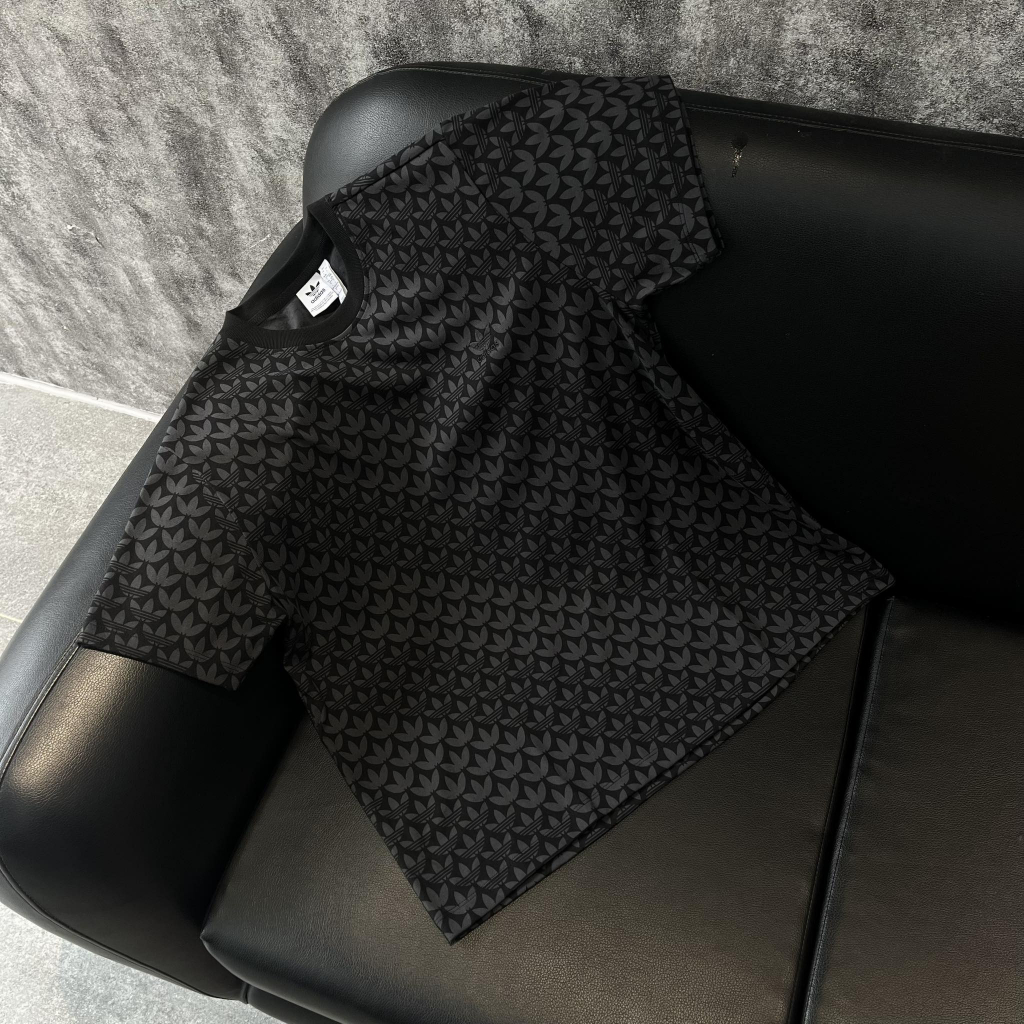 Áo thun tay ngắn adidas Trefoil Monogram Tee Black II3180 màu Đen Họa Tiết Ba Lá Chìm | PiuPiu